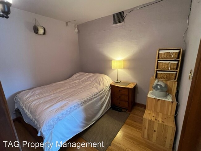 Building Photo - Studio, 1 bath House - 4235 Brooklyn Ave N...