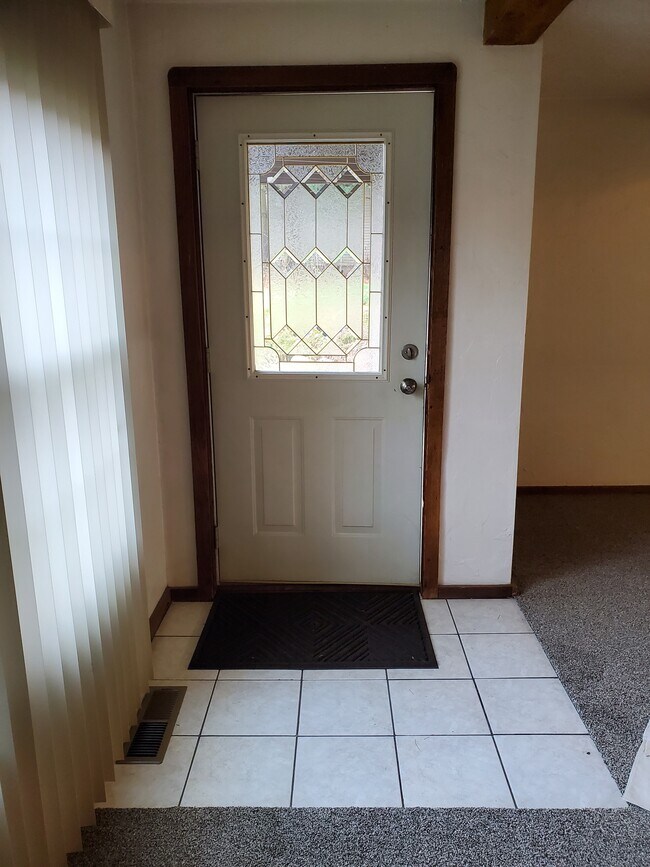 Entrada - 5376 Pride Ct