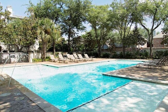 Foto del edificio - 2210 Winsted Dr
