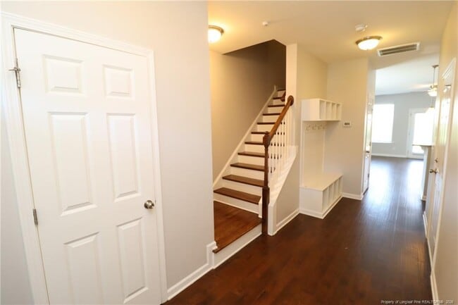 Building Photo - 408 Starkey St