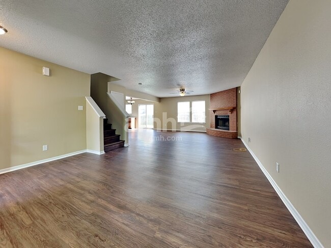 Foto del edificio - 9915 Sapphire Berry Ln