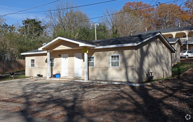Building Photo - 650 Allen St
