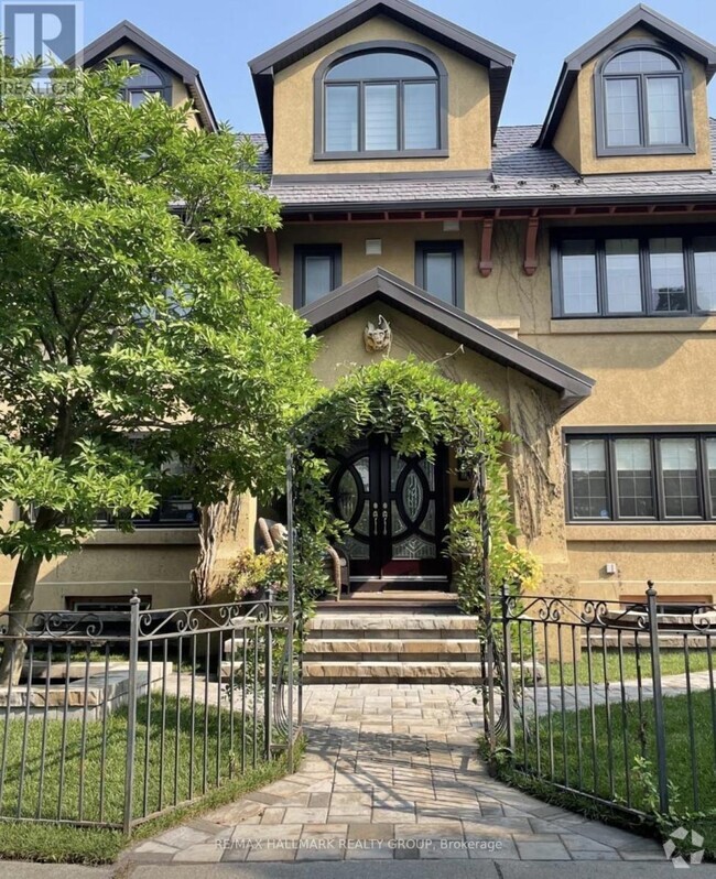Building Photo - 604 Queen Elizabeth Driveway