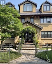 Building Photo - 604 Queen Elizabeth Driveway
