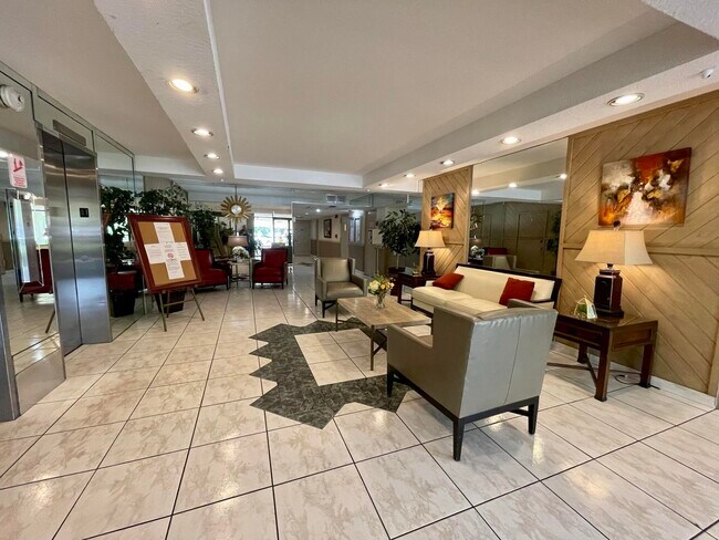 Building Photo - 3051 N Course Dr