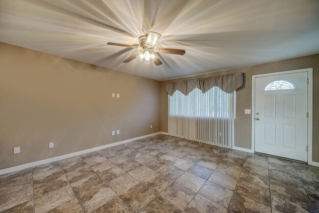 Photo - 3301 W Loma Ln Townhome