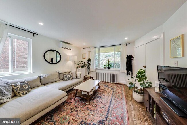 Foto del edificio - 213 Hawaii Ave NE