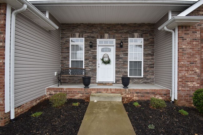 Building Photo - 3 Bedroom 2 Bath Home For Rent in Sango Area!