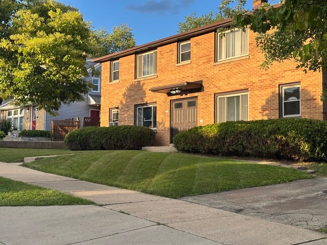 Foto del edificio - 3460 N 99th St