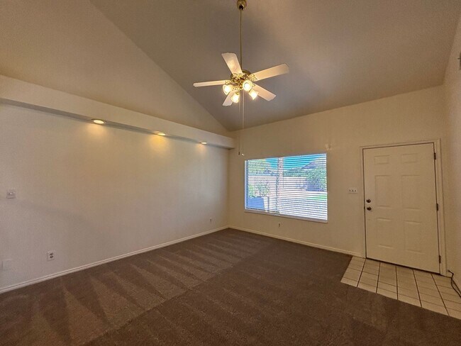 Foto del edificio - SPACIOUS 3 BEDROOM TOWNHOME FOR RENT IN DOWNTOWN ST. GEORGE