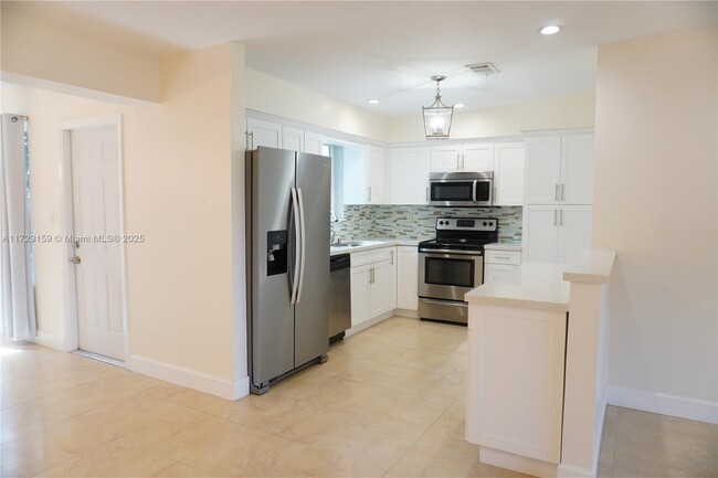 Foto del edificio - 7700 NW 16th Ct