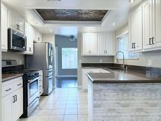 Building Photo - Single Level in Murray Mission!