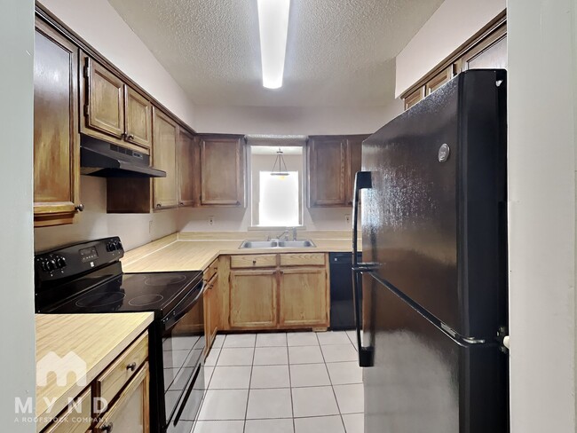 Building Photo - 5515 Brookview Ct