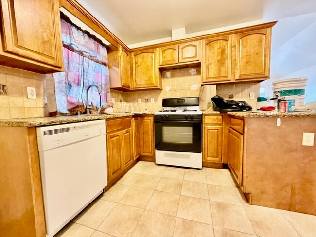 Foto del edificio - 45 Terhune Ave