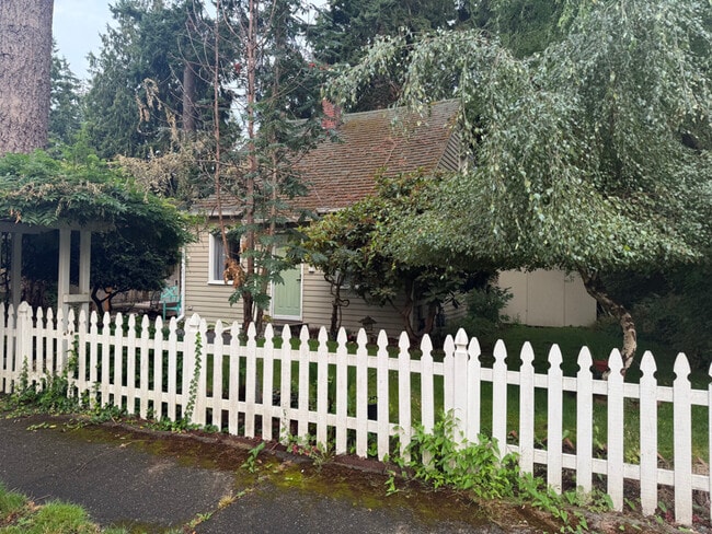 Building Photo - 132 Del Monte Ave