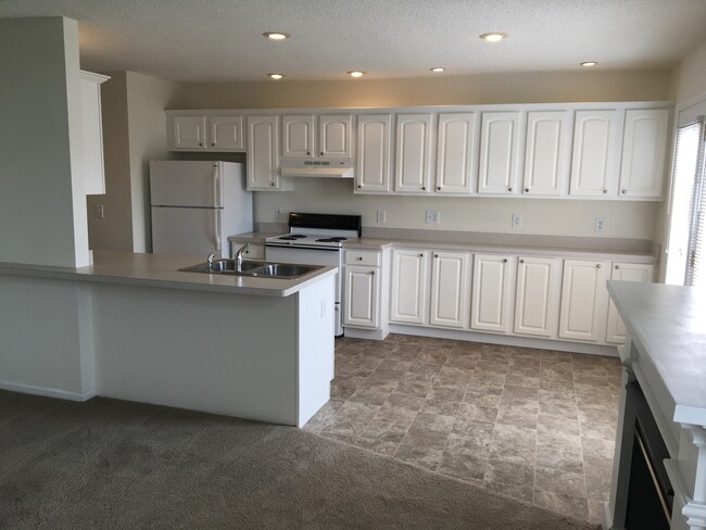 Building Photo - 931 Jasmine Dr