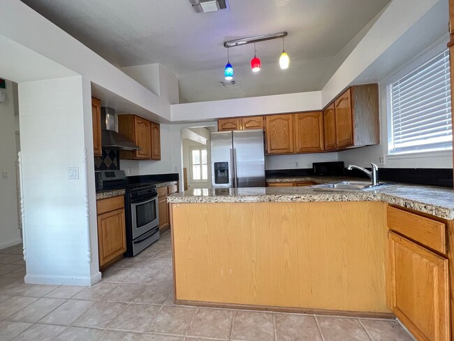 Building Photo - Beautiful one-story single-family home
