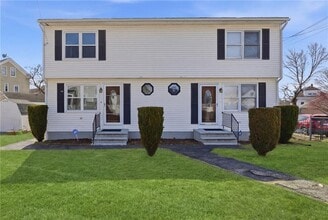 Building Photo - 10 Henry St