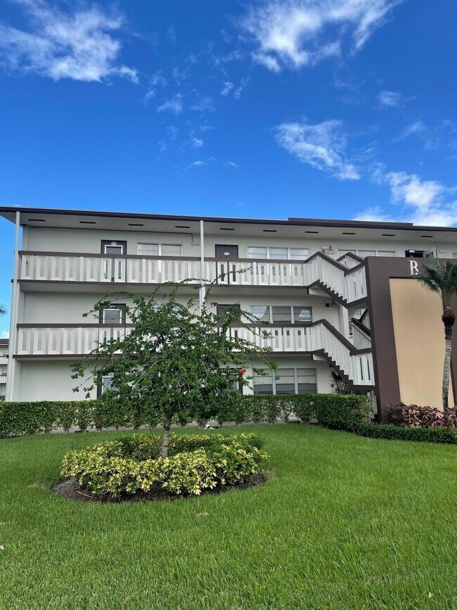 Building Photo - 72 Suffolk B