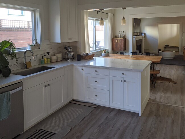 Building Photo - 1222 59th St