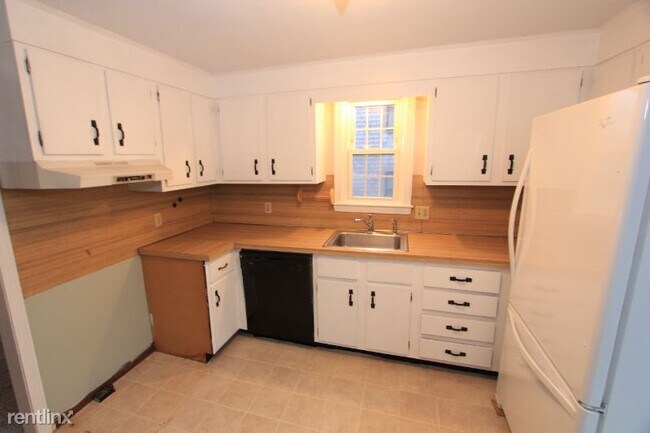 Foto del edificio - 2 br, 1 bath House - 54 Dillingham Ave