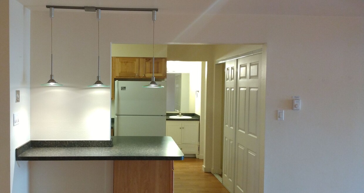 Foto principal - 1 Bed 1 Bath Condo in Central Boulder- Ava...