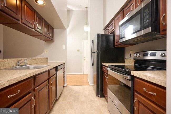 Building Photo - 1492 Greenbriar Cir