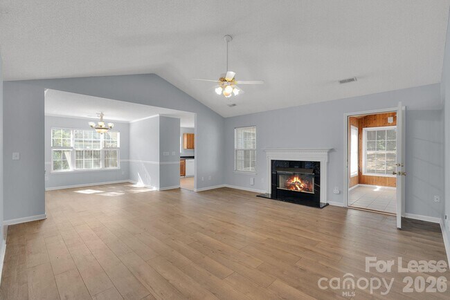 Foto del edificio - 6340 S Bend Ln