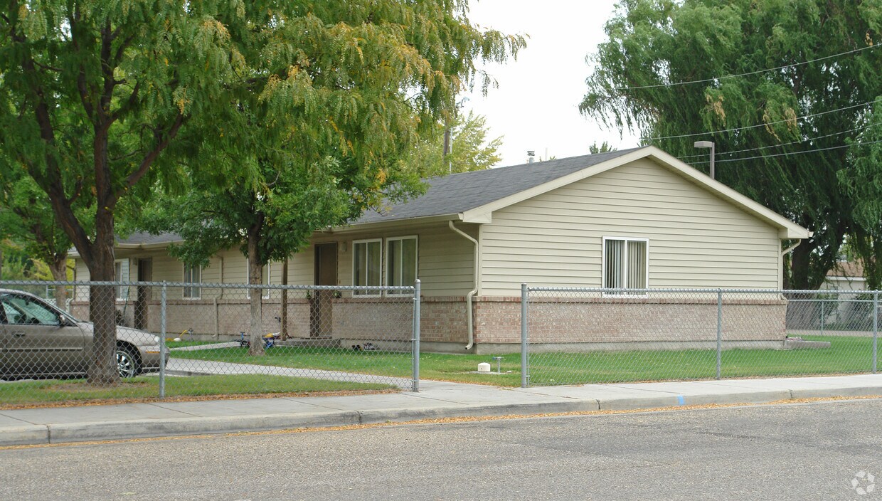 Foto principal - 812 4th St N