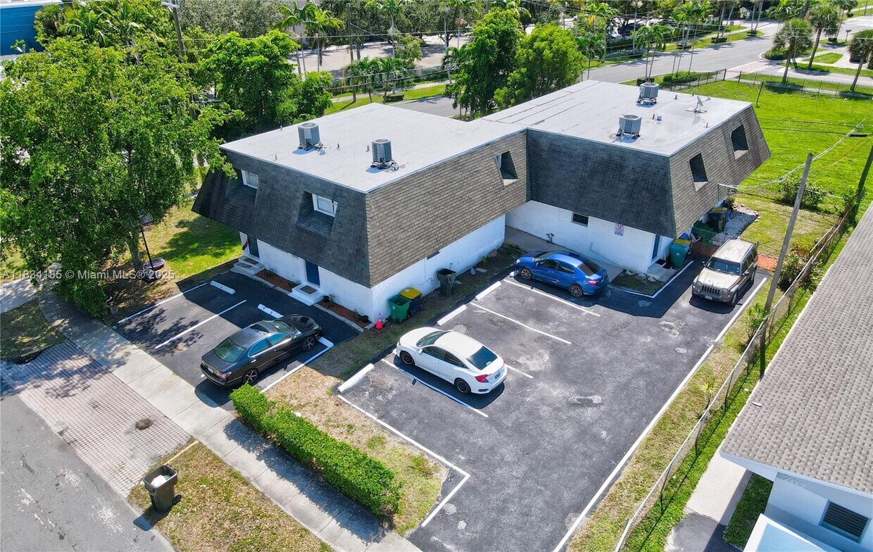 Foto principal - 502-504 Phippen Waiters Rd