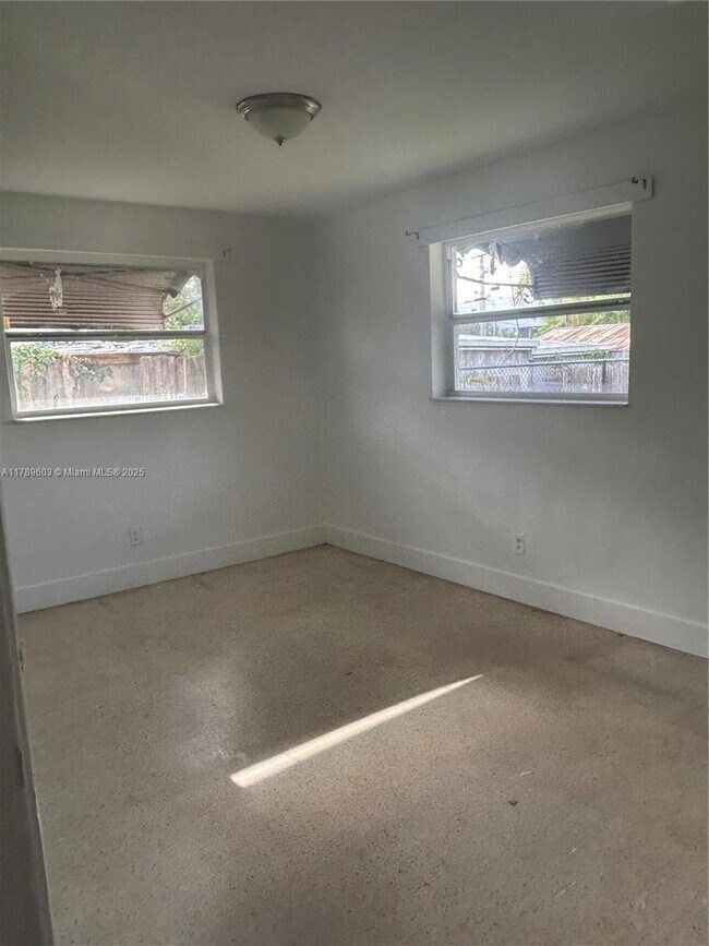 Building Photo - 3 bedroom in Hollywood FL 33020