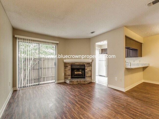 Building Photo - 1100 Brighton Dr