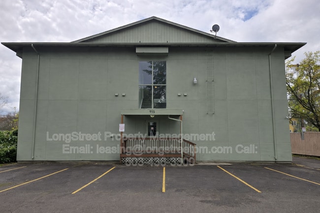 Building Photo - 915 SW Adams Ave