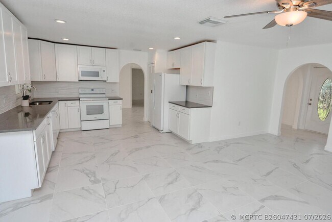 Foto del edificio - 943 SE Browning Ave
