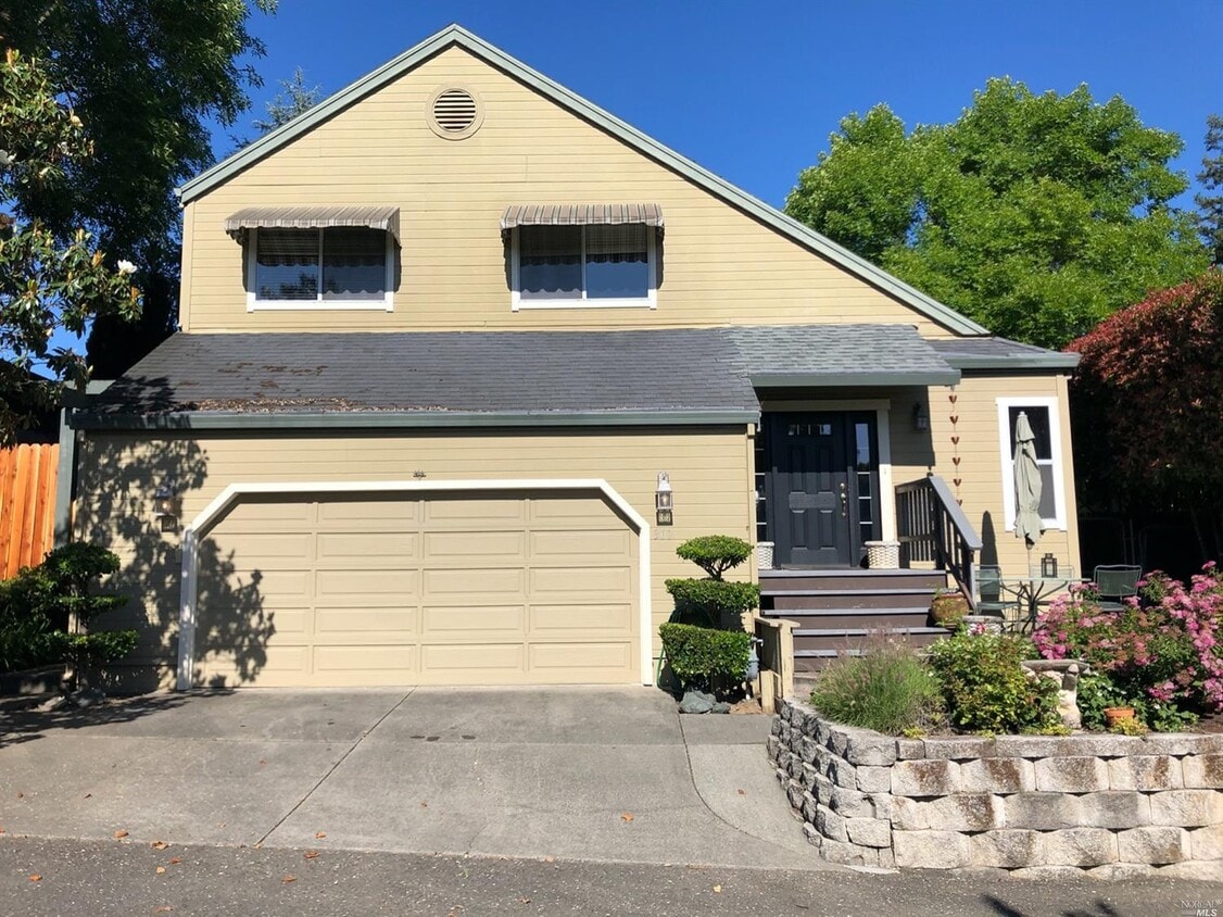 Primary Photo - 307 Powell Ave
