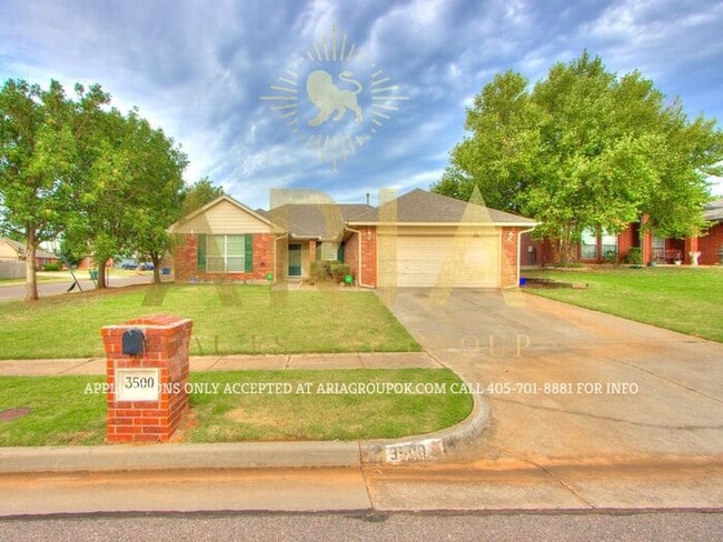 Building Photo - Spacious 3 bed 2 Bath North Norman House!