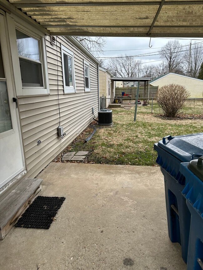 Foto del edificio - 3 Bedroom 1 Bathroom 1250.00