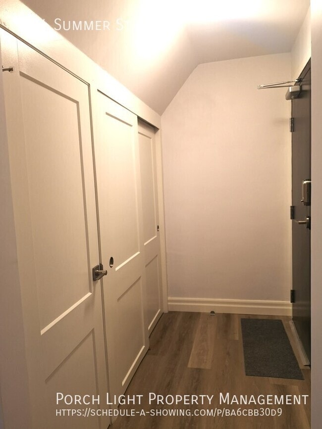 Building Photo - Cute 1 bedroom in great Niagara Falls  location - parking included!