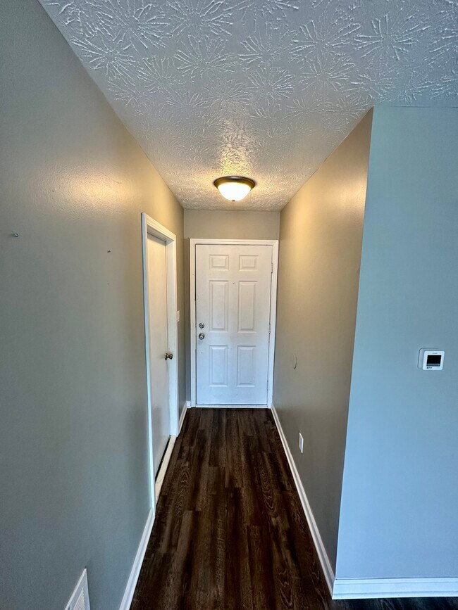Building Photo - 823 Tall Timber-Amazing 3 Bed/2 Bath Ranch...