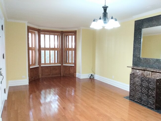 Building Photo - 1526 N La Salle Dr