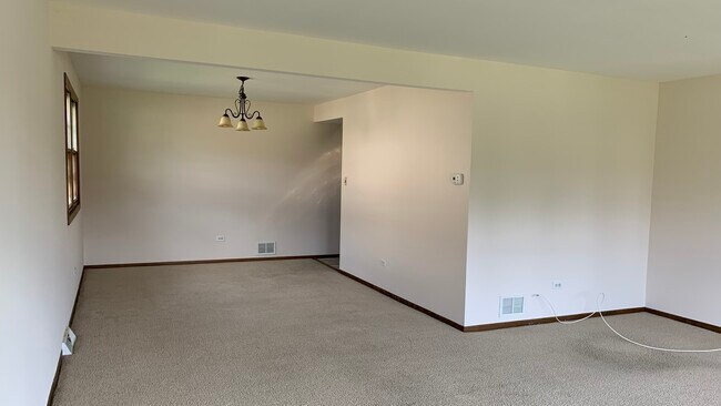 Building Photo - 15627 Badger Ln