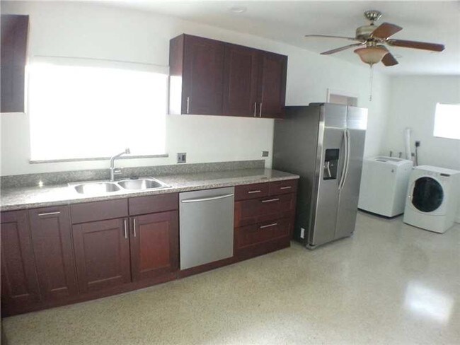 Building Photo - 2259 NE 174th St