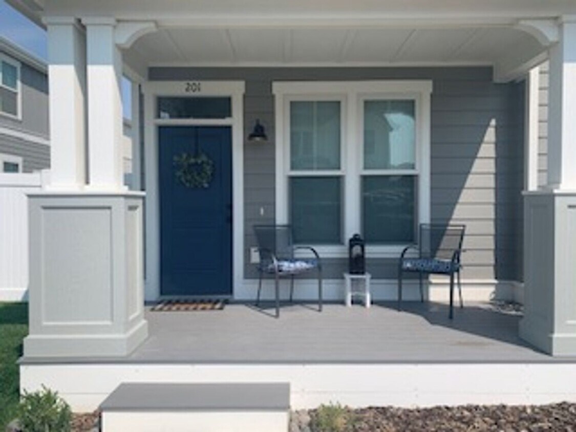 Primary Photo - Elysian Road Triplex