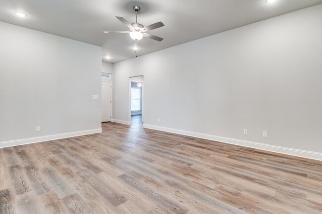 Building Photo - 2908 Clover Dr