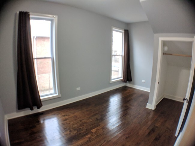 Foto del edificio - 2028 N Keeler Ave