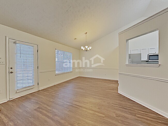 Foto del edificio - 2462 Heatherton Ct