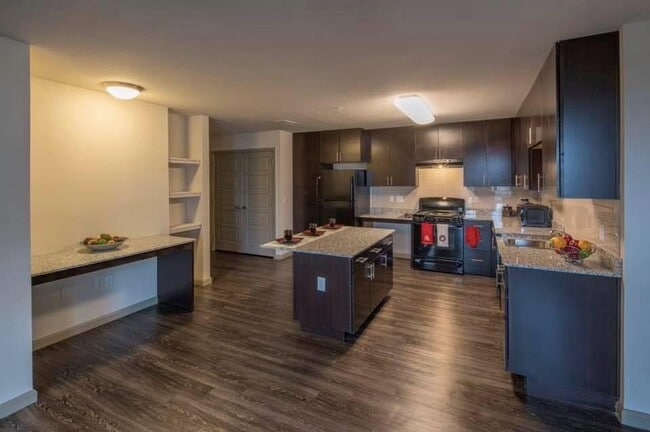Building Photo - 15405 Long Vista Dr