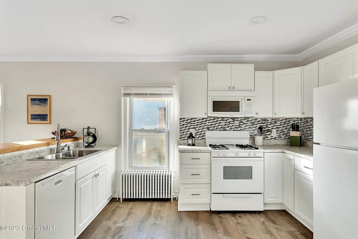 Kitchen - 135 Church St