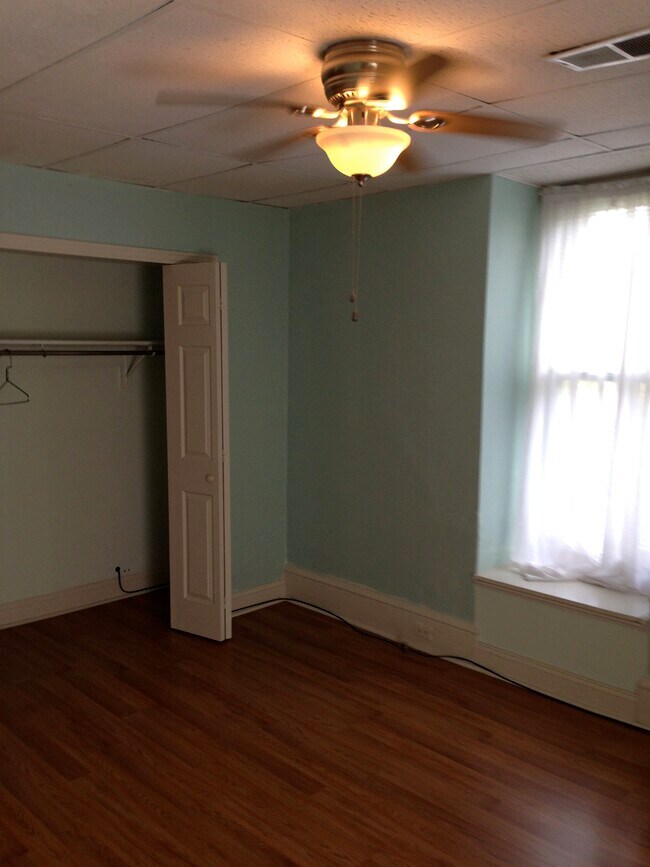 1stBR - 6016 Walnut St