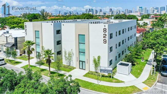 Building Photo - 829 SW 18th Ave
